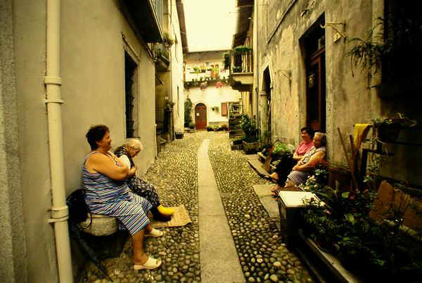Neighbors Mergozzo 600.JPG (58925 bytes)