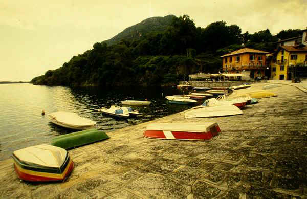 boats.jpg (54002 bytes)