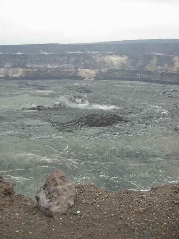 crater rim.JPG (78163 bytes)