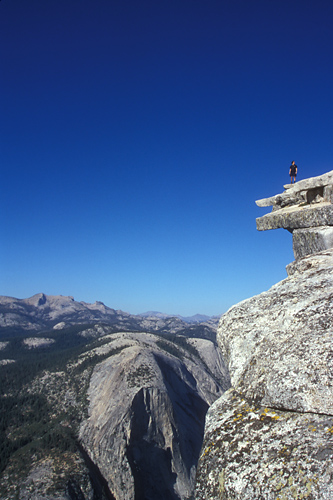 009ViewTop_HalfDome.jpg (117092 bytes)