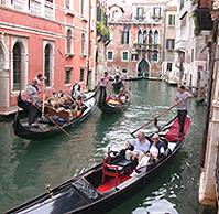 gondolas.jpg (14759 bytes)