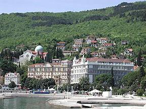 slatinapanorama.jpg (20196 bytes)