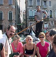 traghetto.jpg (12883 bytes)