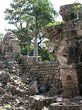 ruinsa.jpg (14317 bytes)
