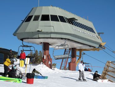 Mammoth lift unloading station