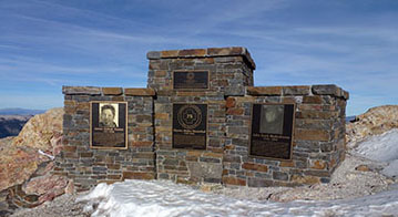 Monumet to Mammoth patrollers