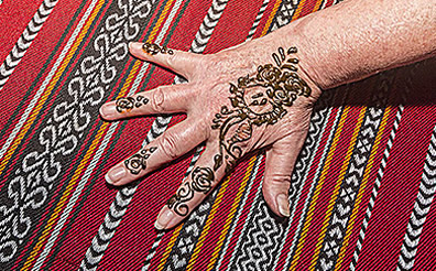 henna-tattoo-freshly-applied