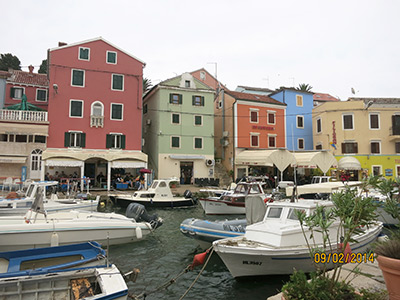 Croatia, Colorful harbor homes