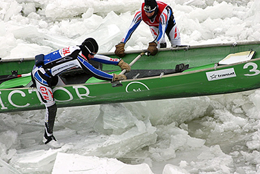 Quebec Winter Carnival ice canoe race2