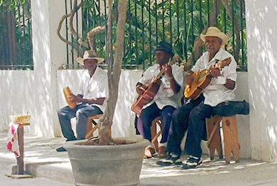 Cuba - 3 guitar players