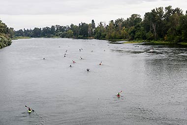 Salem River 2 Ridge Race kayakers