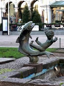 Helsinki child and fish bronze by Viktor Jansson