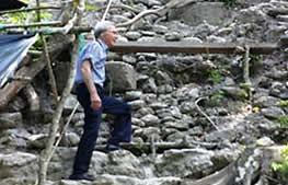 Guatemala el Mirador la Danta upper platform climb