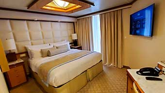 Bedroom on the Majestic Princess