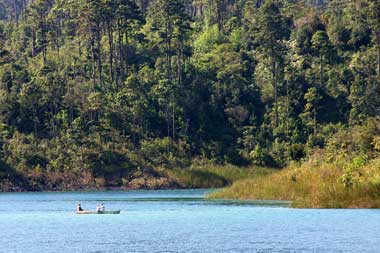 Chiapas Lagunas de Montebello Laguna Bosque Azul
