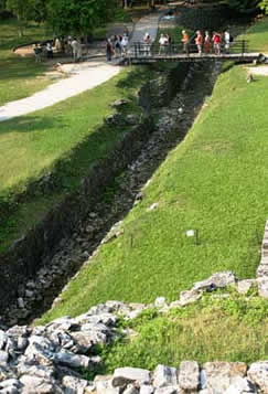 Chiapas Rio Otulum Palenque canal