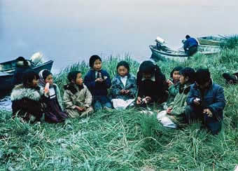 Kivalina children eating