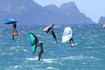 Wingfoiling Kahaha Beach, Maui