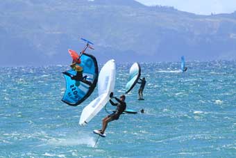 Wingfoiling Kahaha Beach, Maui