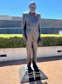 Canberra, Sir Edward “Weary” Dunlop Statue