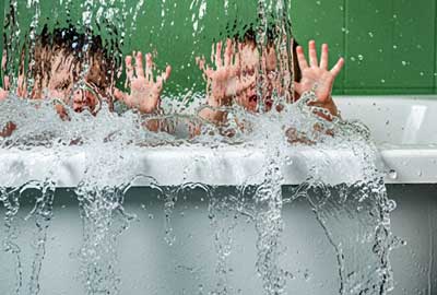 Splashy kids in bathtub