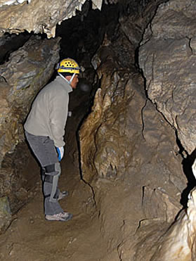 Oregon Caves checking out the formations