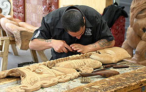 Te Puia Carver