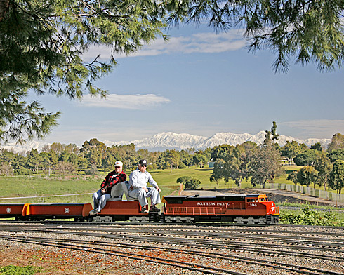 Train Mountain engine with 2 engineers