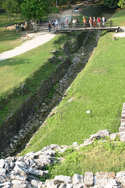 Palenque palace aquaduct