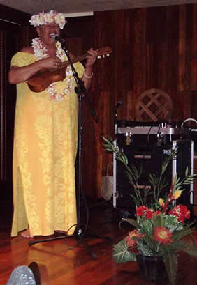Oahu singer with ukelele
