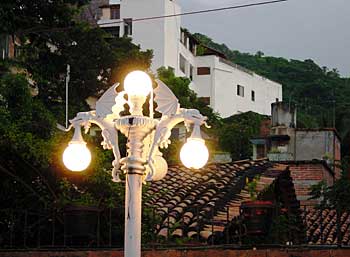 Puerto Vallerta streetlight