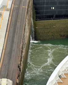 Panama Canal, Water flowing into a chamber at the Gatun Locks