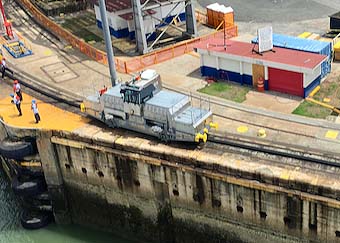 Panama Canal, mule tow engine